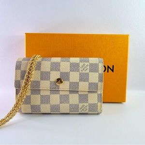 LOUIS VUITTON Damier Azur Alexandra
Trifold Wallet